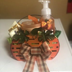 Seasonal gift basket